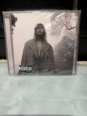 Taylor Swift — Folklore (Parental Advisory) Black & White CD-Read